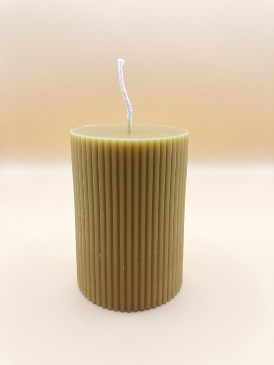 Elegant ribbed candle